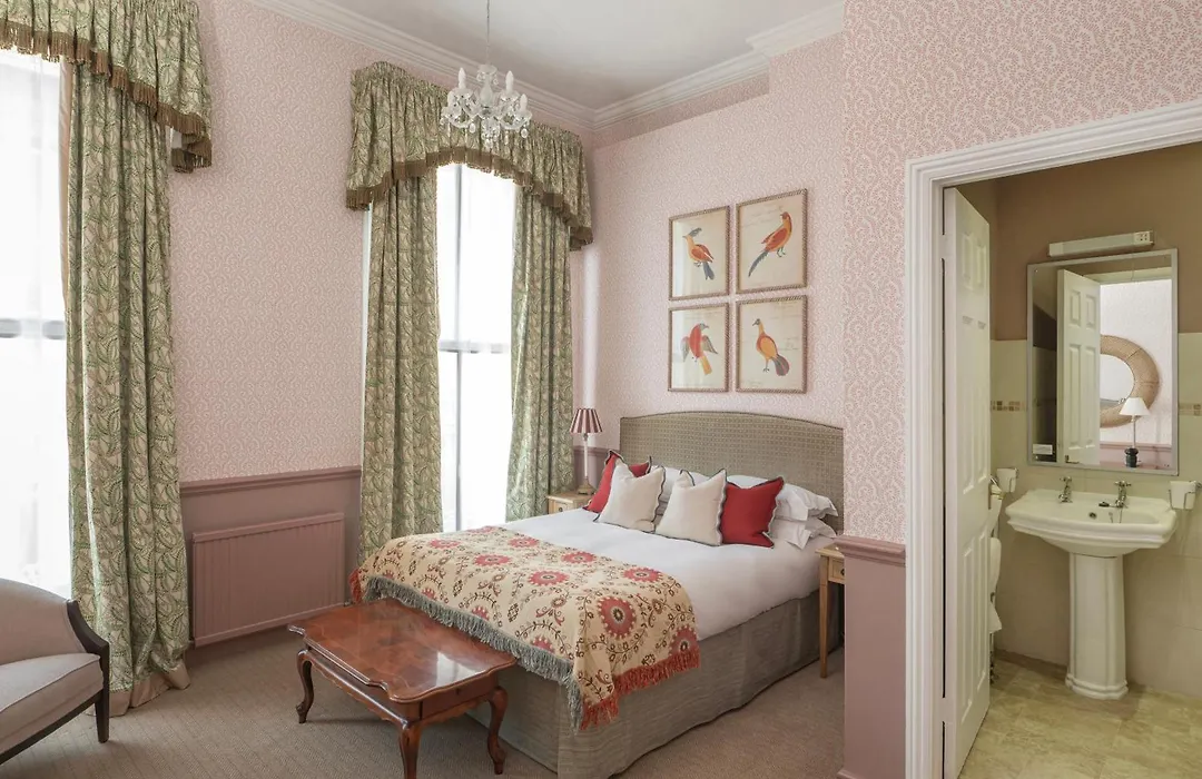 Royal Hotel-1