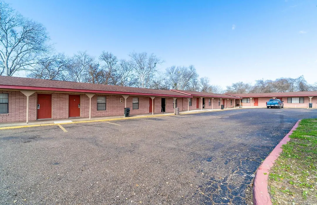 Capital O Hotel Beeville - Us 181-1