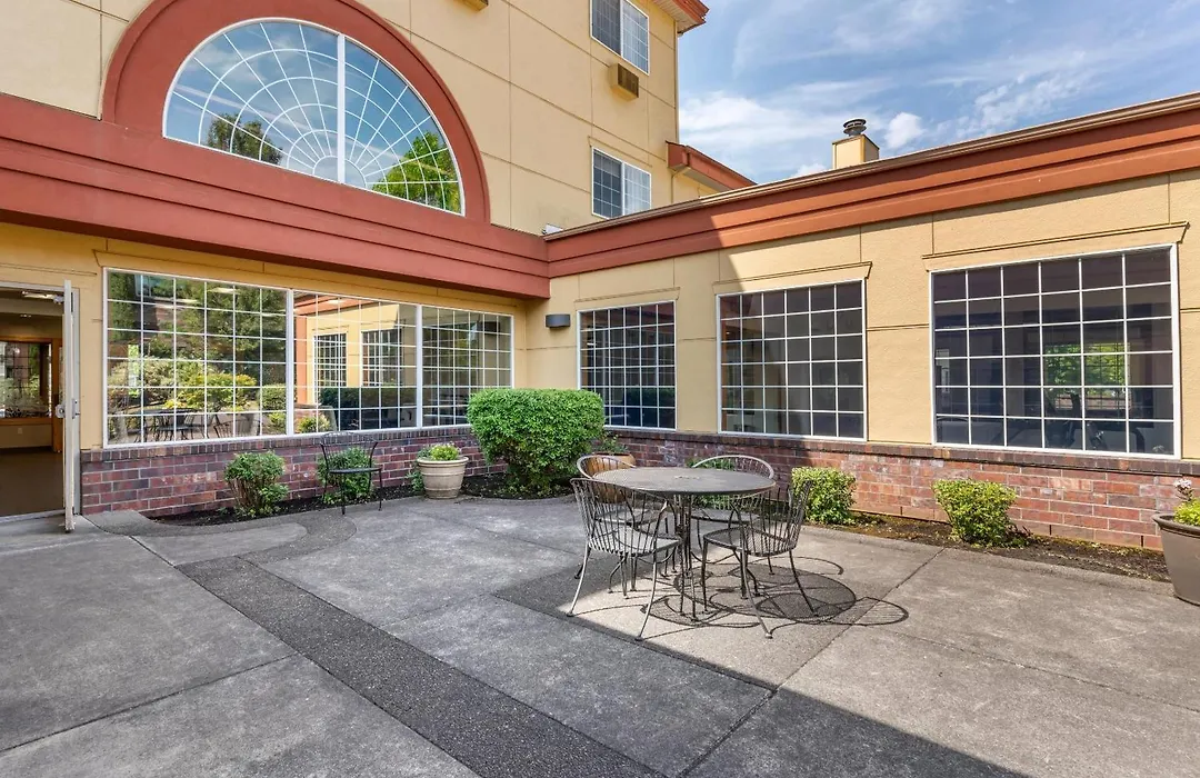 Comfort Suites Salem-1