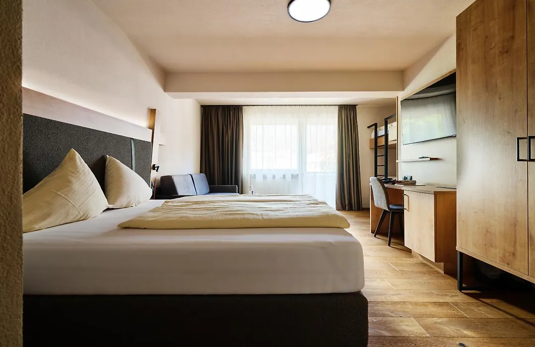 Hotel Stern-1