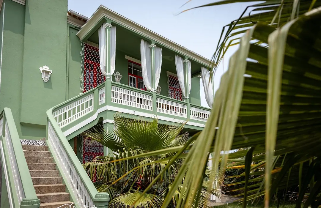 Vintage Balcony Guesthouse & Suites-1