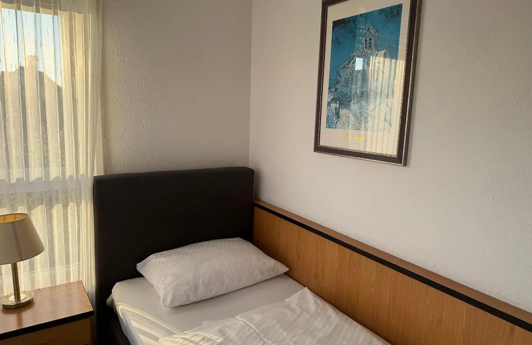 Airport-Hotel Stetten-1