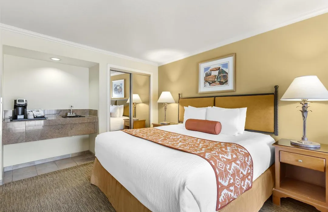 Best Western Plus Arroyo Roble Hotel & Creekside Villas-1