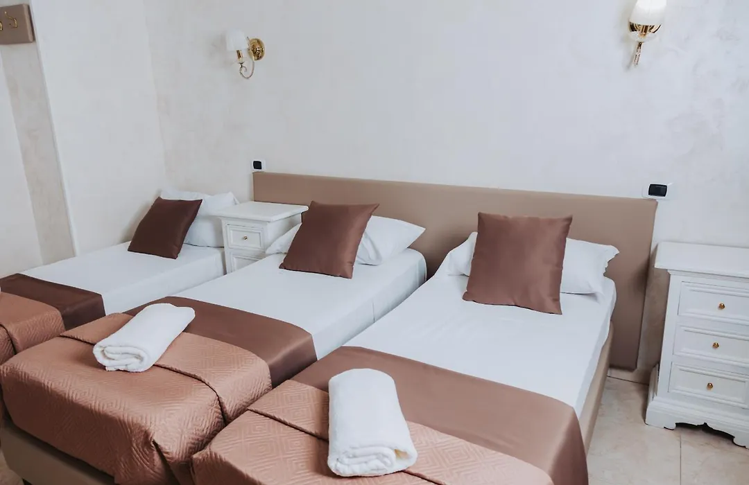 Bee Queen Hotel-1