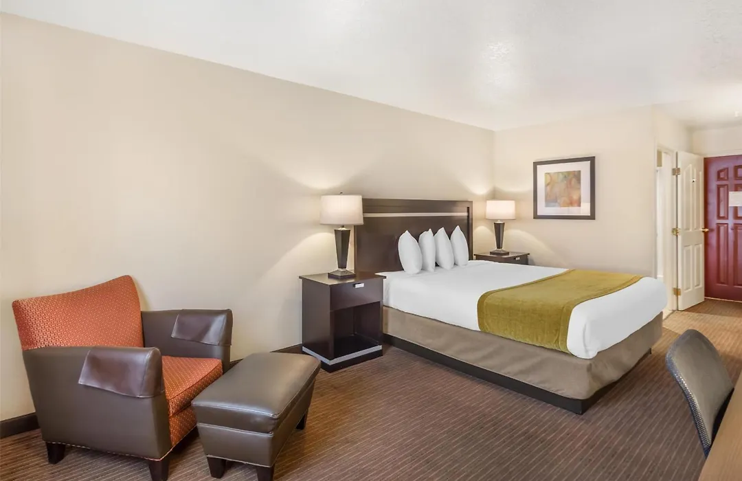 Best Western Luxury Inn-1
