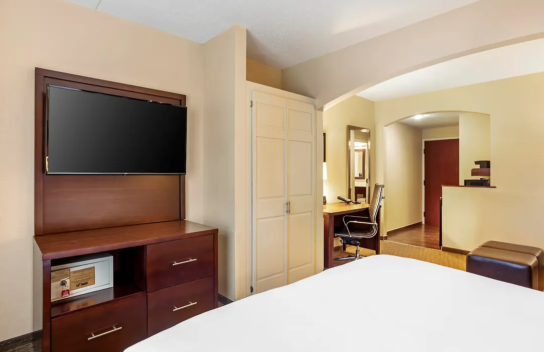 Comfort Suites State College Near Penn State - Steps Away From Psu!-1