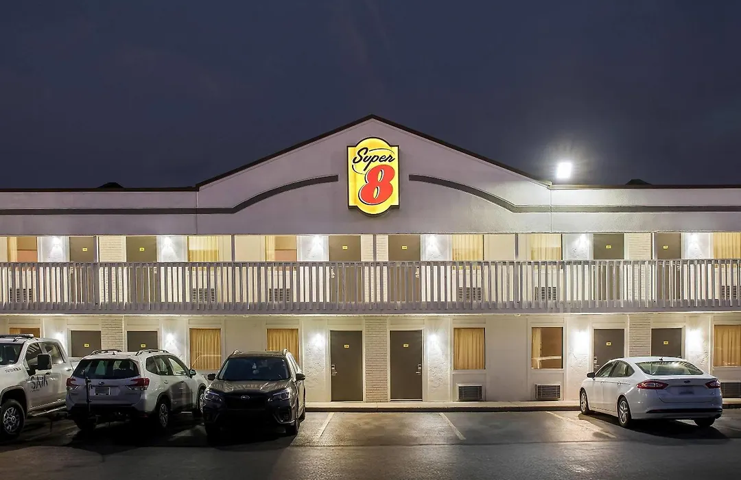 Super 8 By Wyndham Brownsburg-1