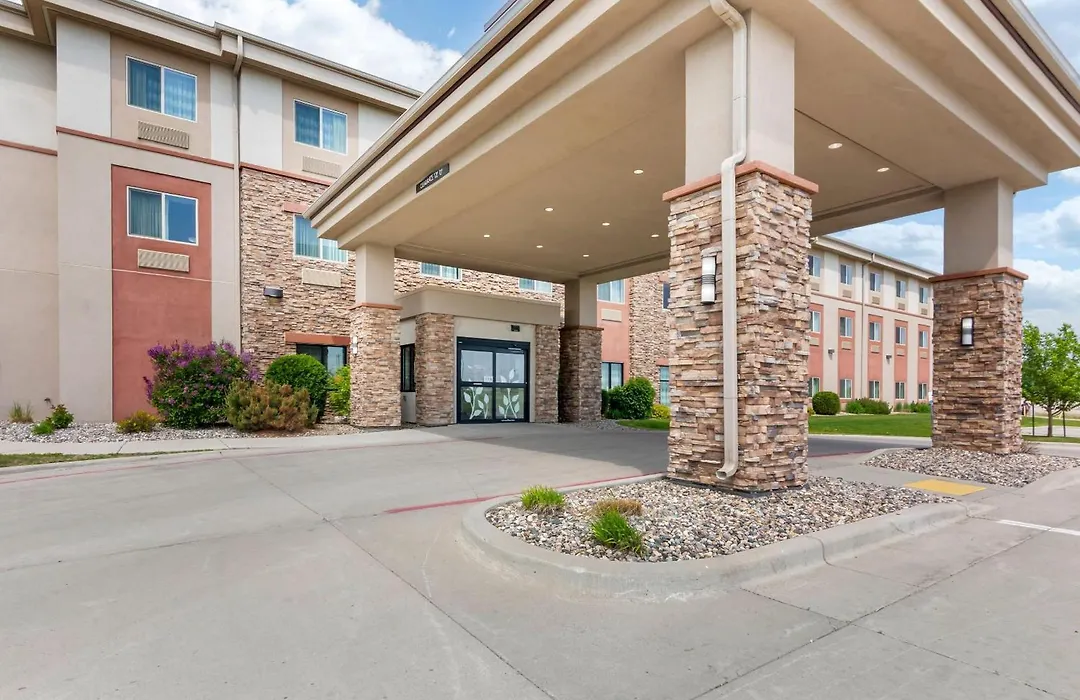 Sleep Inn & Suites Devils Lake-1