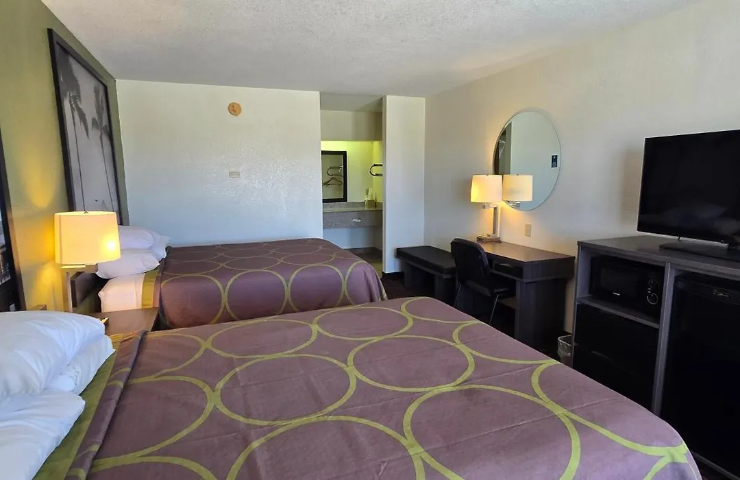 Super 8 By Wyndham Seguin-1