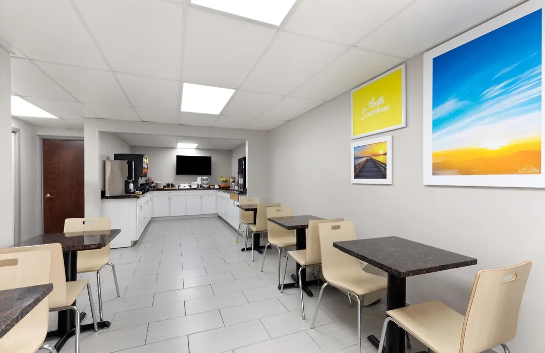 Days Inn By Wyndham Harrisonburg-1