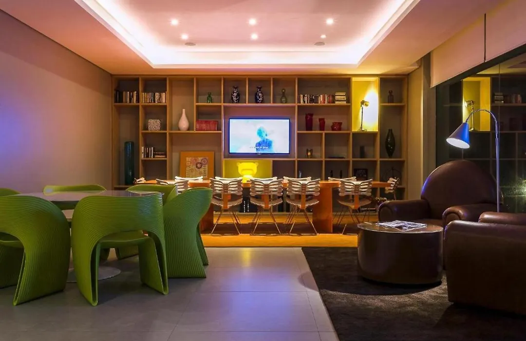 Dmax Hotel-1