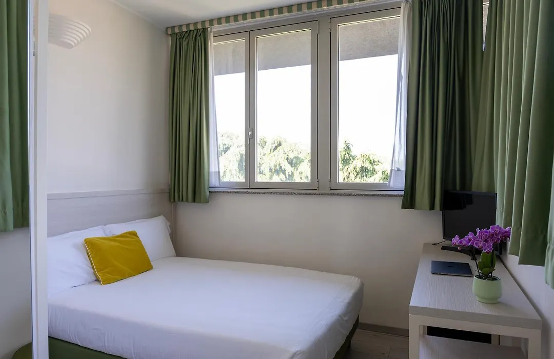 Hotel Embassy-1