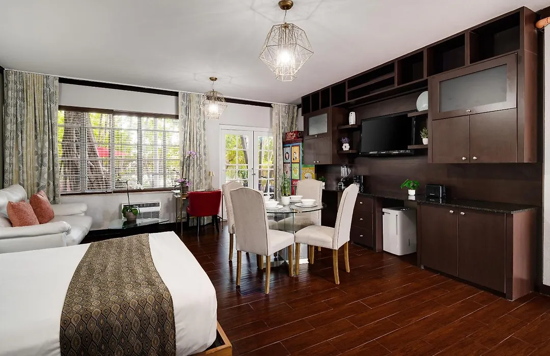 Tradewinds Apartment Hotel Miami Beach-1
