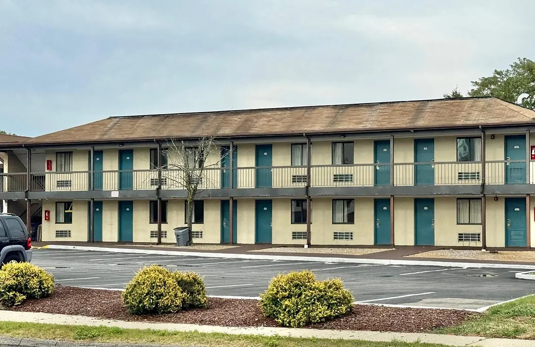 Red Carpet Inn Norwalk-1