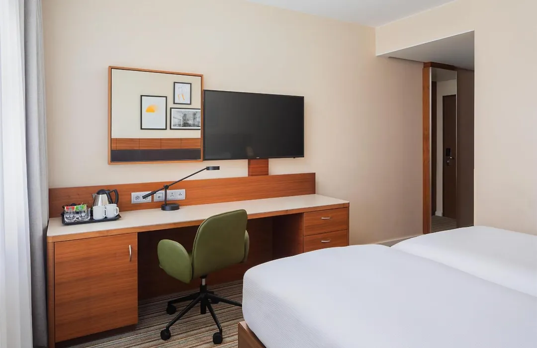 Hilton Garden Inn Frankfurt Airport-1