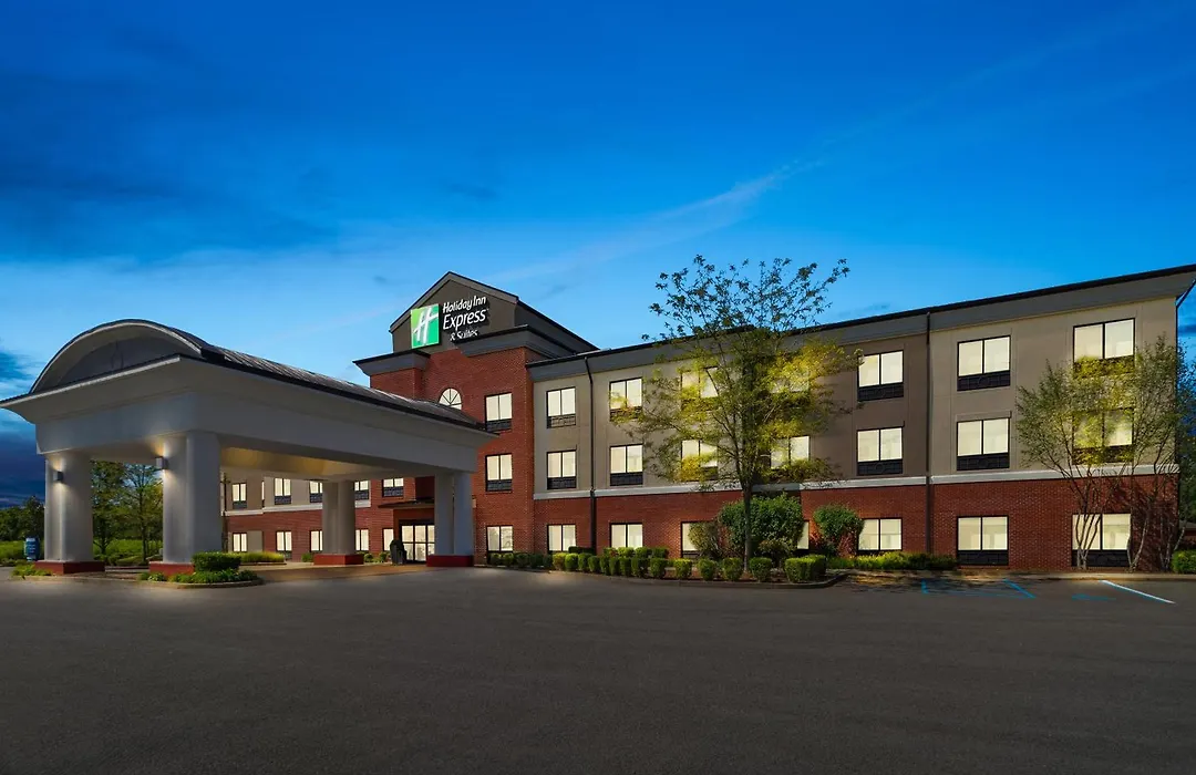 Holiday Inn Express & Suites Fairmont By Ihg-1