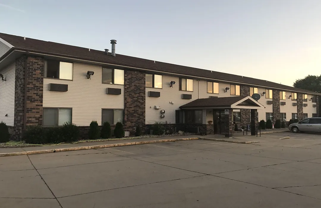 American Inn Cedar Rapids South-1