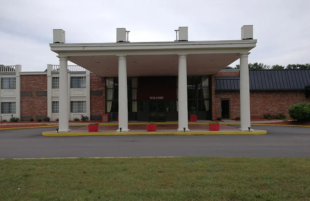 Mystic River Hotel & Suites-1