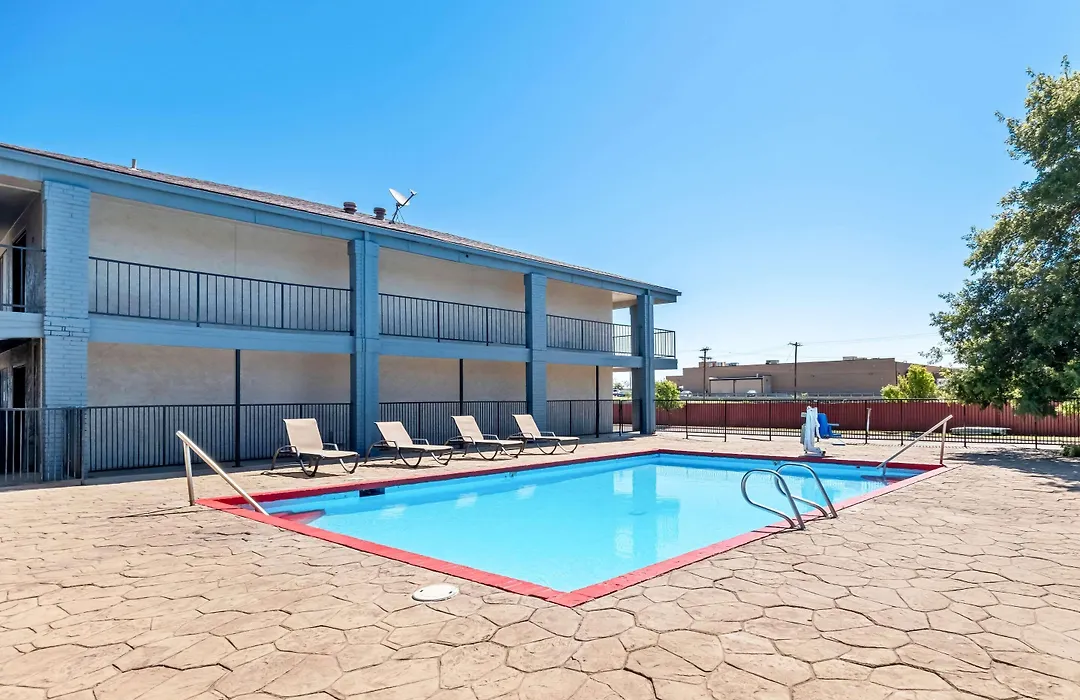 Quality Inn Plainview-1