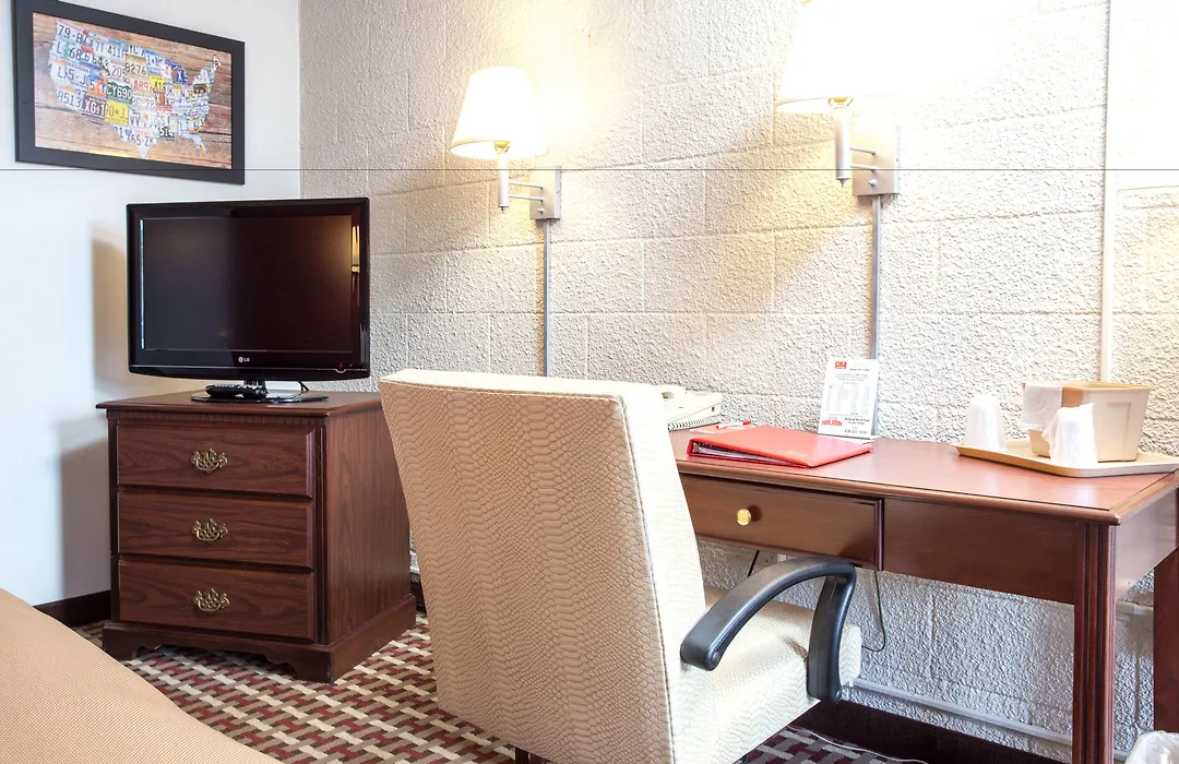 Econo Lodge-1