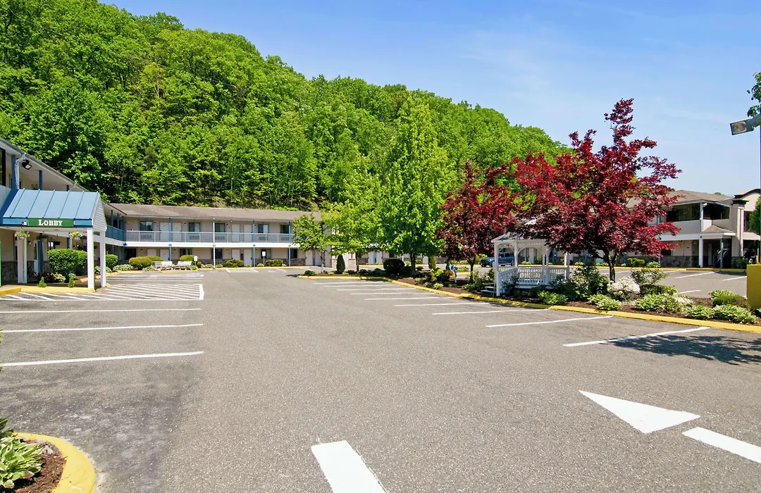 Americas Best Value Inn Torrington, Ct-1