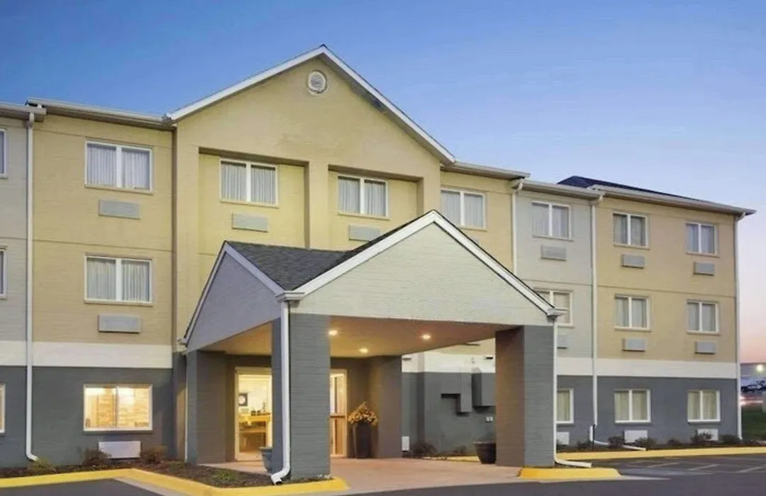Dubuque Inn And Suites-1