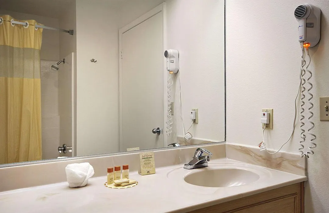 Days Inn By Wyndham Riverside Tyler Mall-1