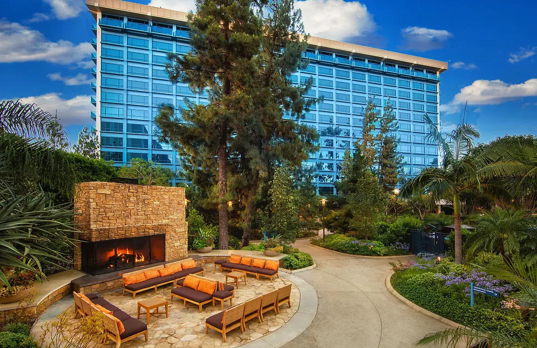 Disneyland Hotel-1