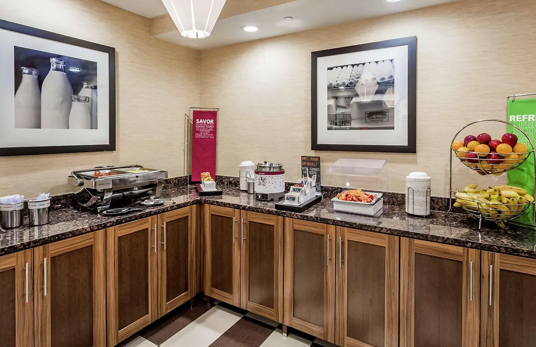 Hampton Inn Milwaukee Airport-1