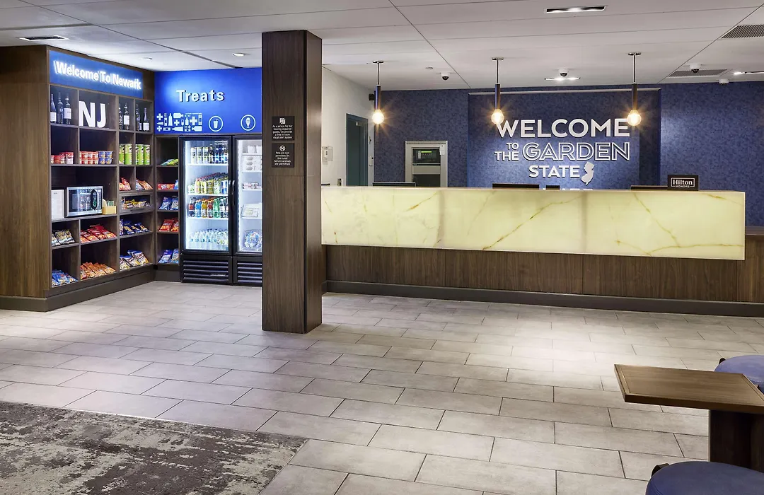 Hampton Inn Newark Airport-1