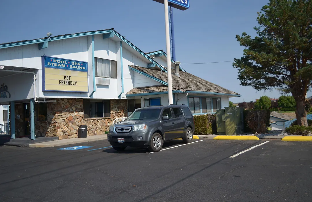 Nampa Inn & Suites-1