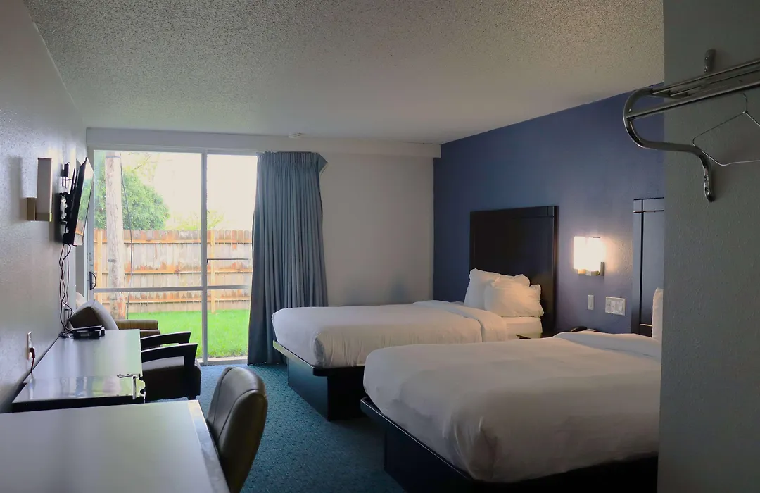 Travelodge By Wyndham Milwaukee-1