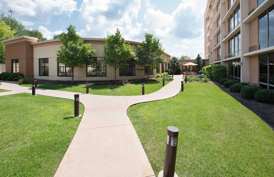 Courtyard By Marriott Canton-1