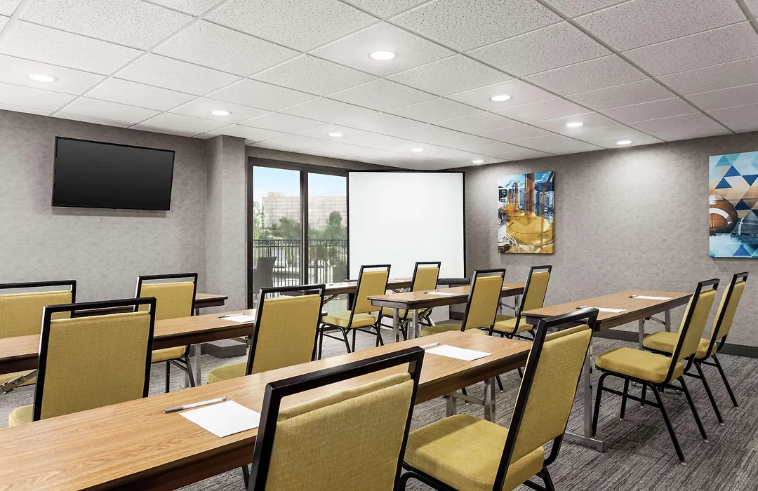 Hampton Inn Kansas City - Airport-1
