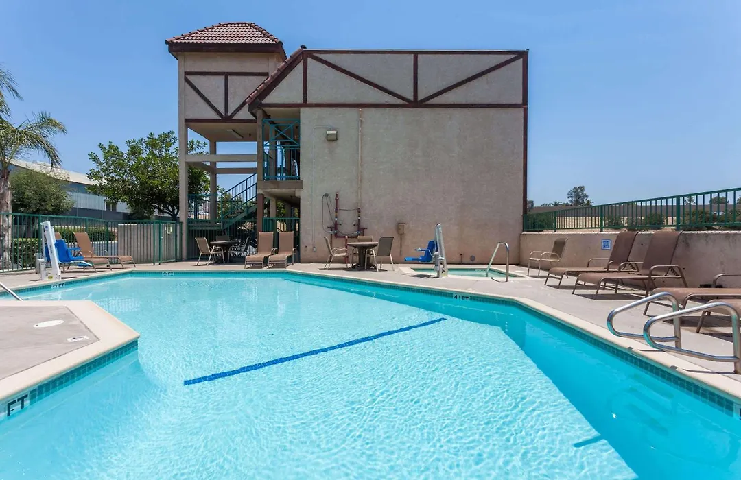 Howard Johnson By Wyndham Norco-1