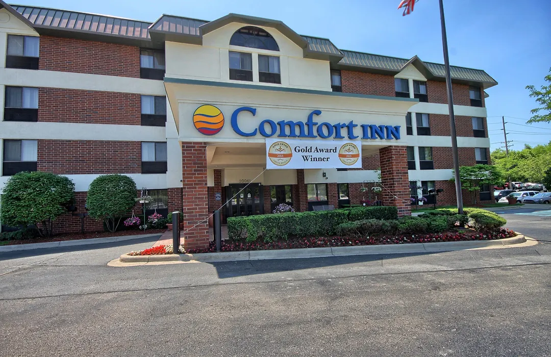 Comfort Inn Near Greenfield Village-1