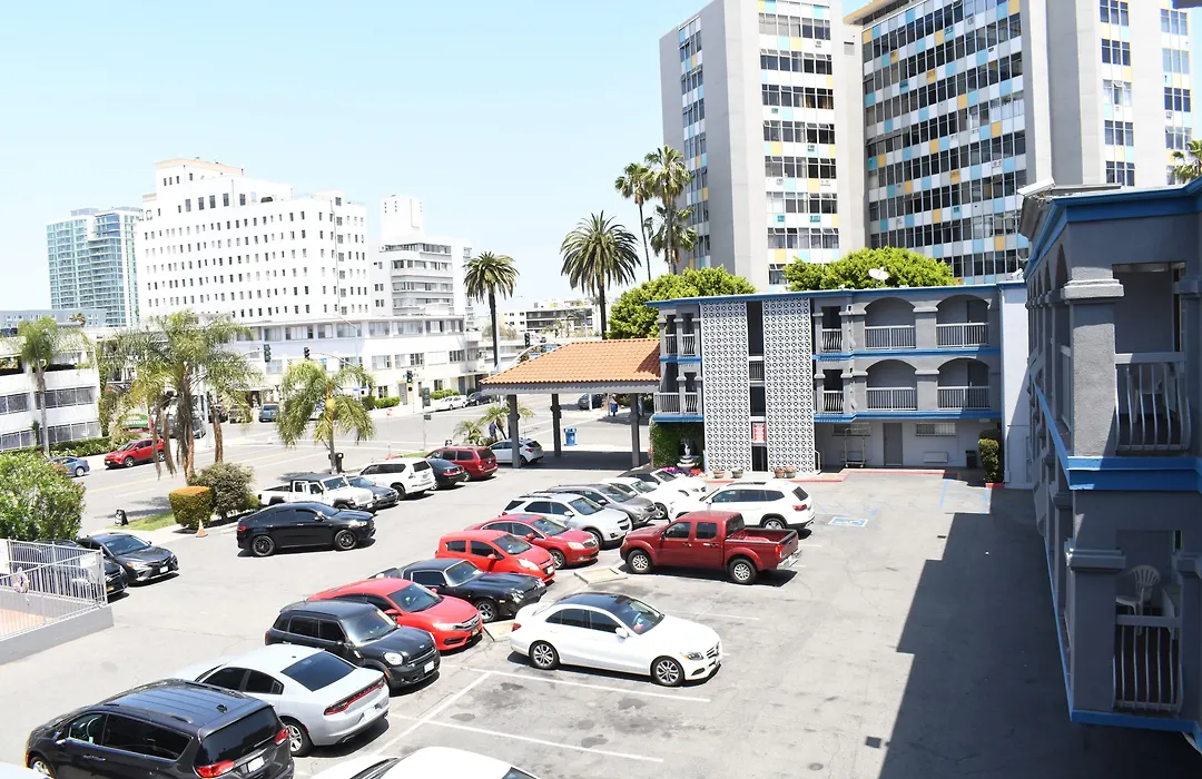 Travelodge By Wyndham Long Beach Convention Center-1