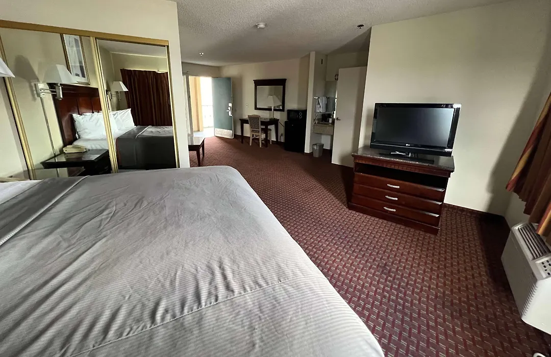 Days Inn & Suites By Wyndham Rancho Cordova-1