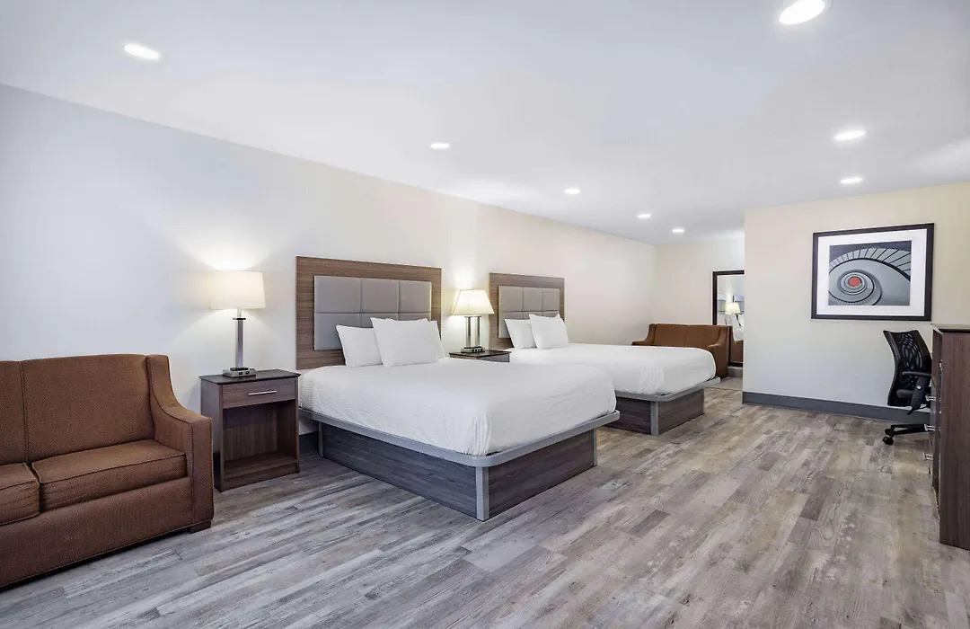 Ramada By Wyndham Hendersonville-1