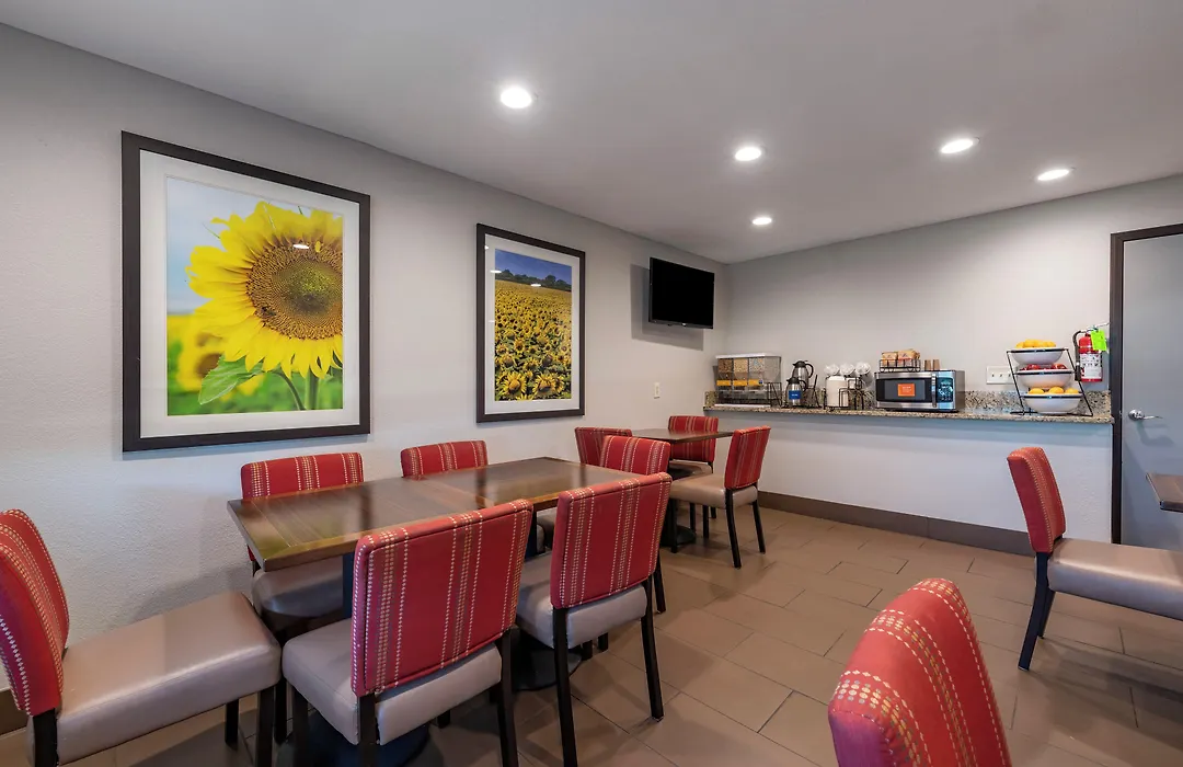 Comfort Inn & Suites Hays I-70-1