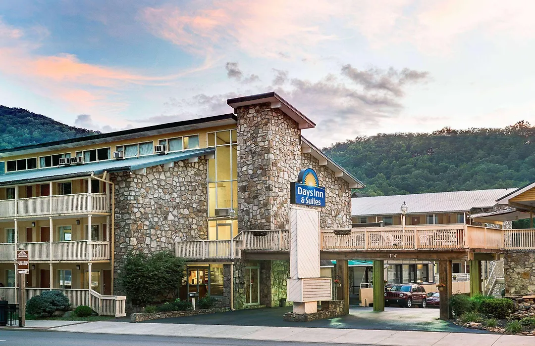 Days Inn & Suites By Wyndham Downtown Gatlinburg Parkway-1