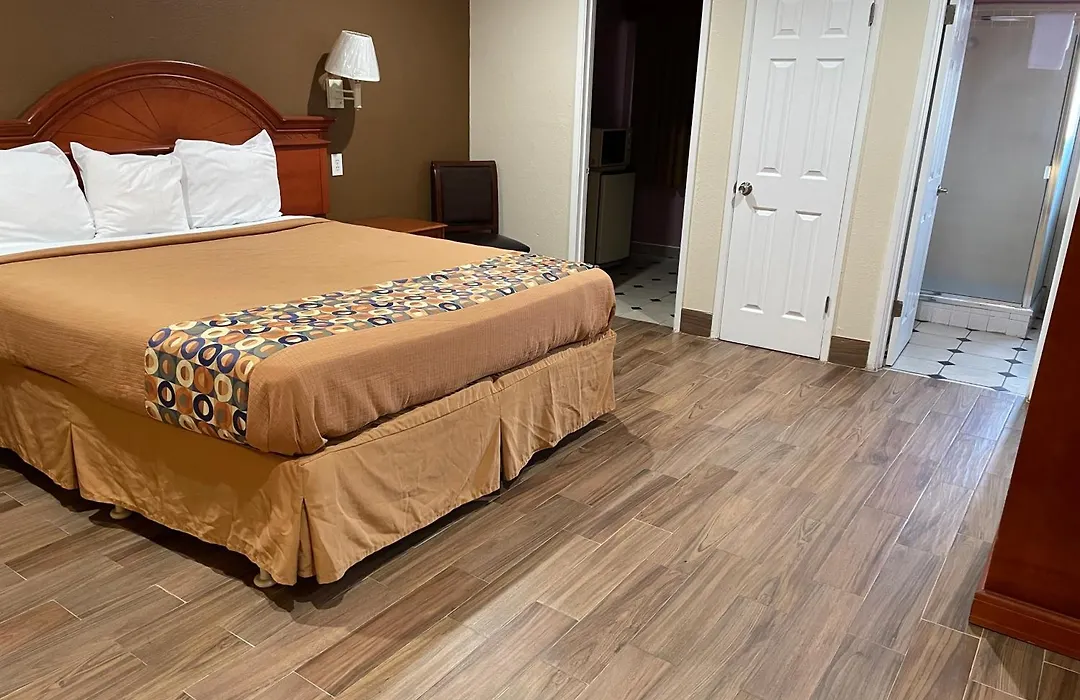 Econo Lodge-1