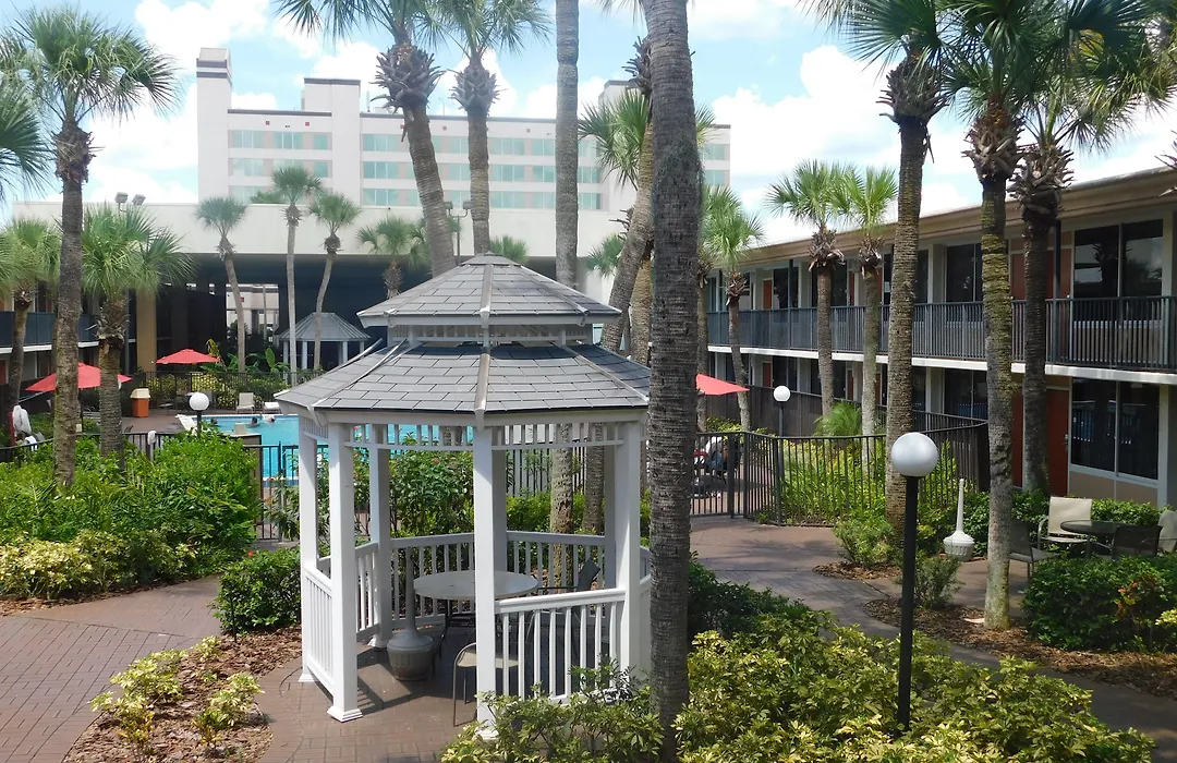 Ramada By Wyndham Kissimmee Gateway - Free Theme Park Shuttle-1