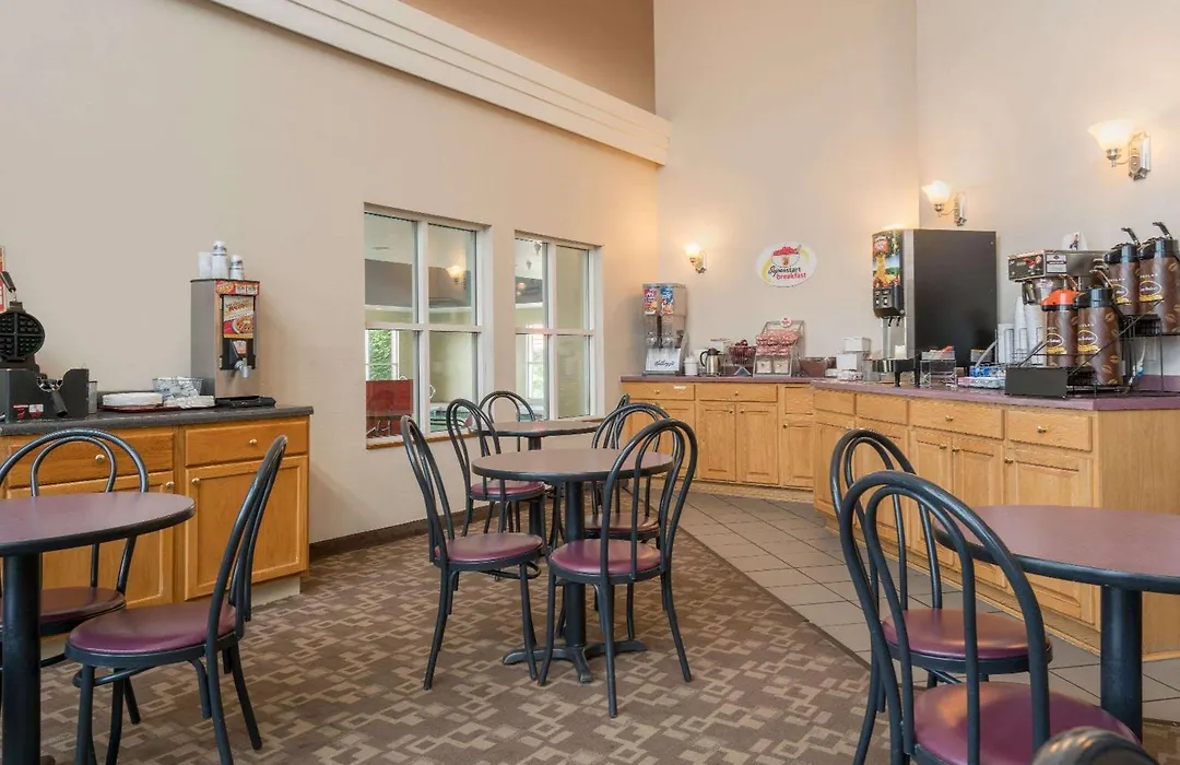 Super 8 By Wyndham Menomonie Wi-1