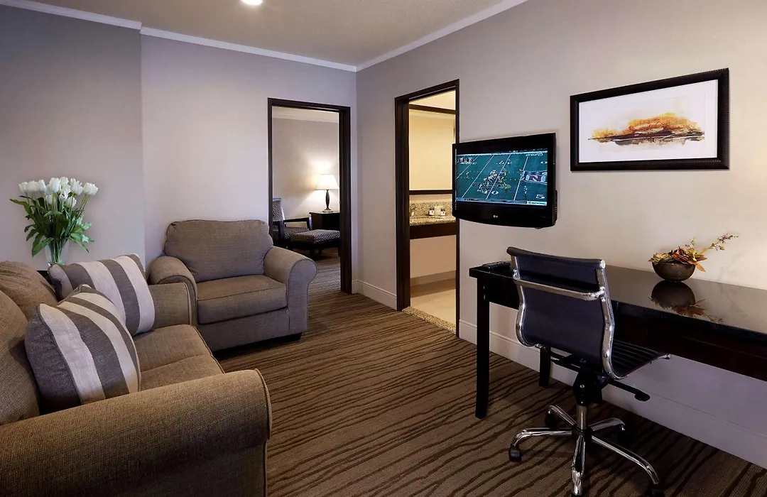 Doubletree By Hilton Claremont-1
