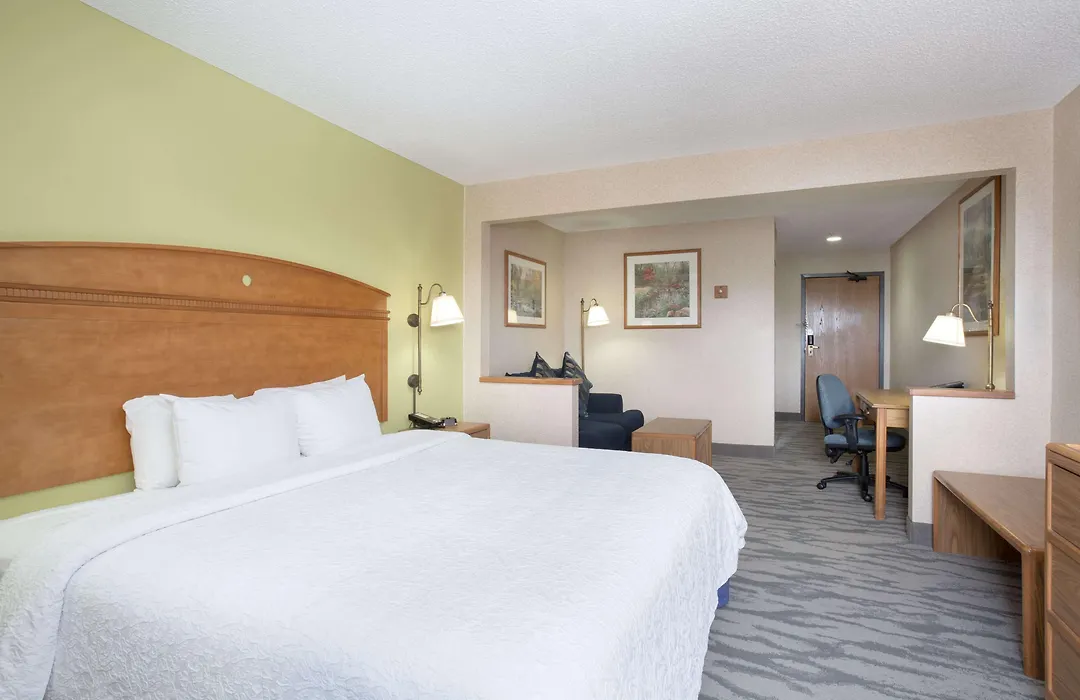 Baymont By Wyndham Thornton-1