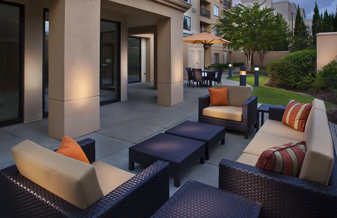 Spark By Hilton Birmingham Colonnade-1