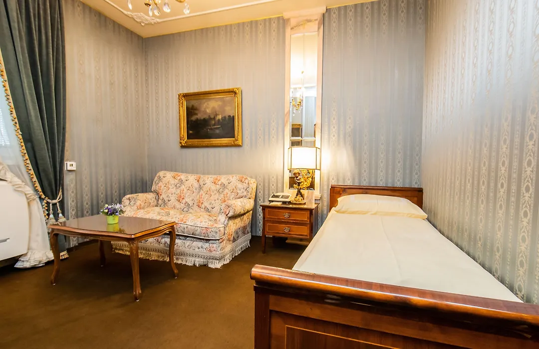 Hotel Palais Porcia-1