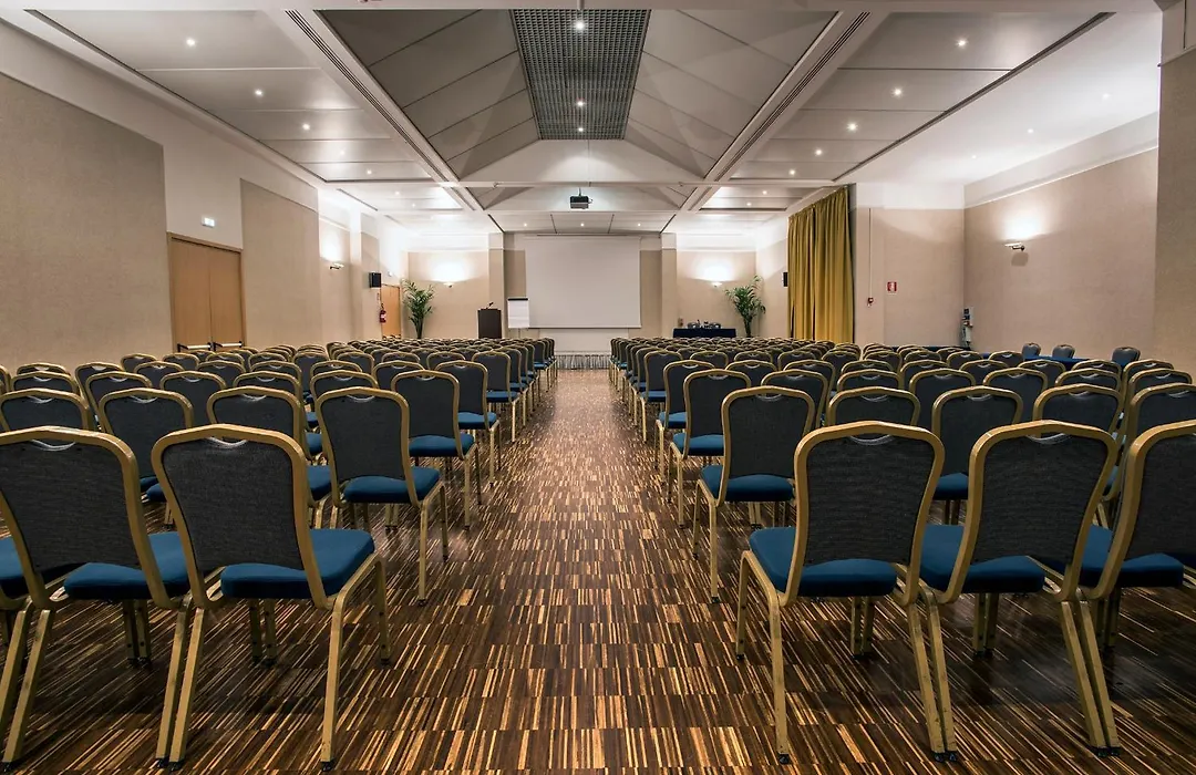 Flyon Hotel & Conference Center-1
