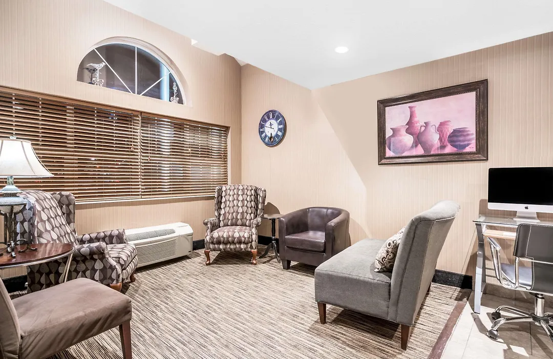Microtel Inn & Suites By Wyndham Rochester North Mayo Clinic-1